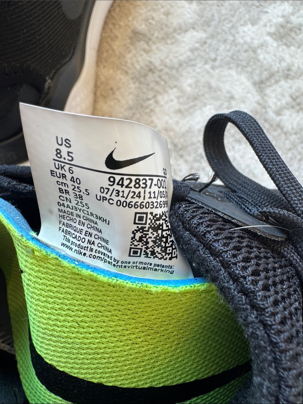 Nike Black and White womens free rn Running Sneakers - Picture 4 of 7